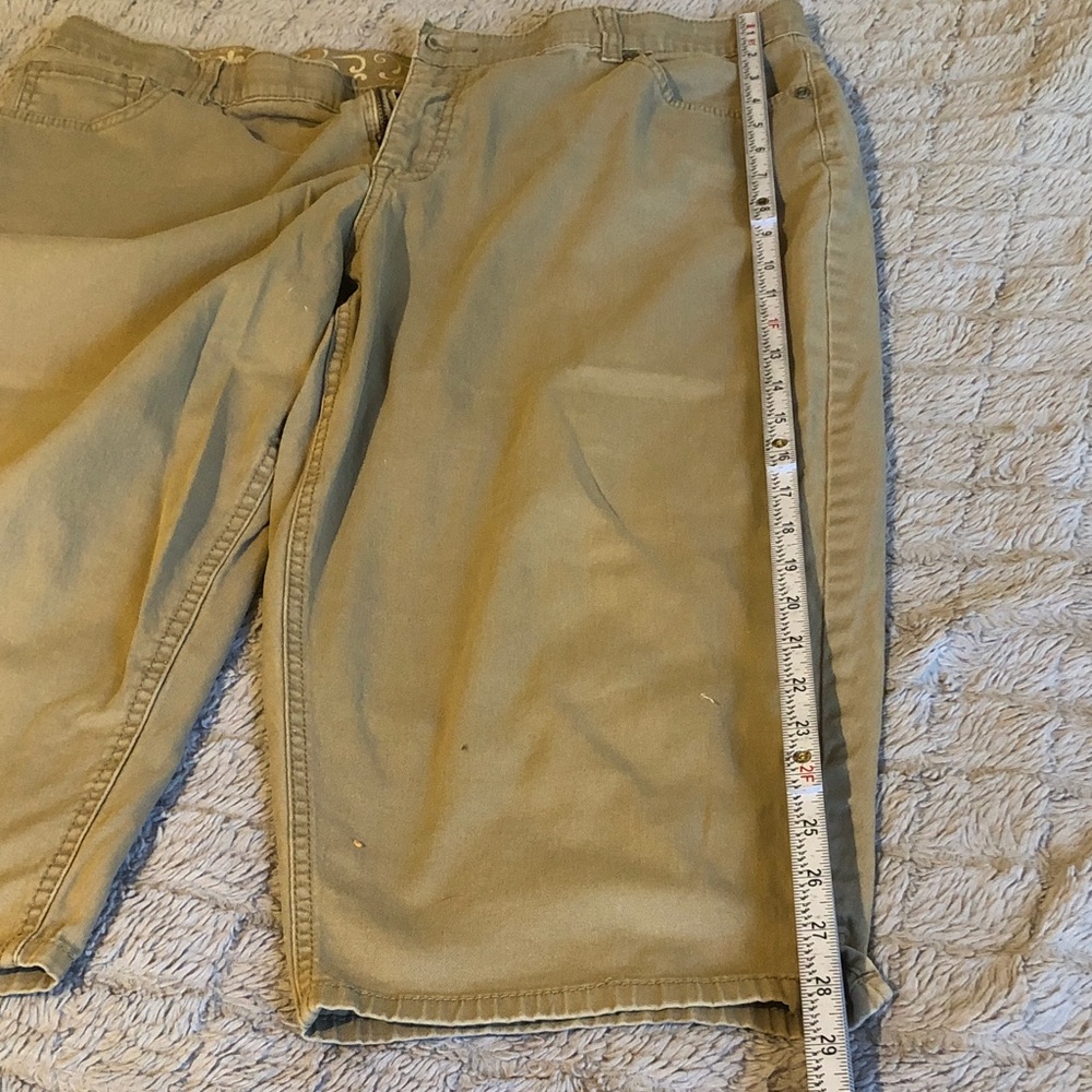 Faded Glory Women's Tan Bermuda Shorts - Picture 7 of 7
